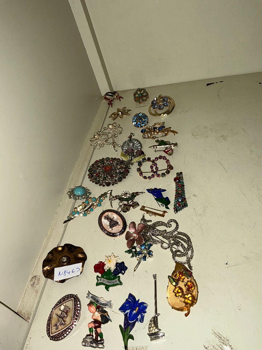 Lot 322: A Collection of Vintage and Contemporary Costume Jewellery Brooches and Pins