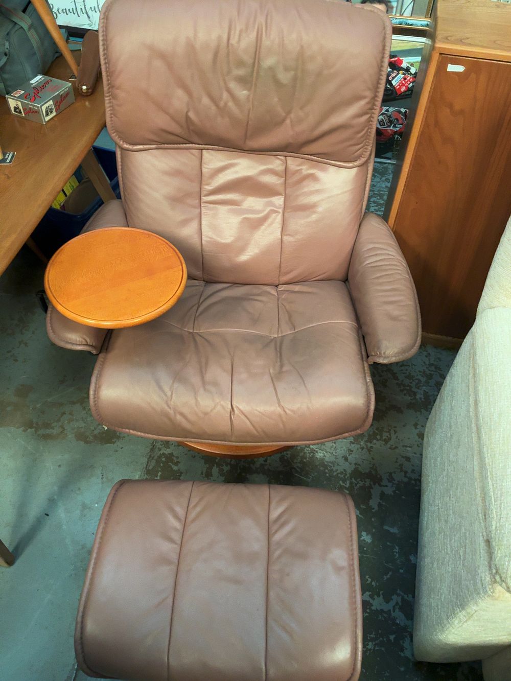 Lot 338: An Ekornes Stressless Mauve Leather Swivel Recliner Chair and Matching Ottoman
