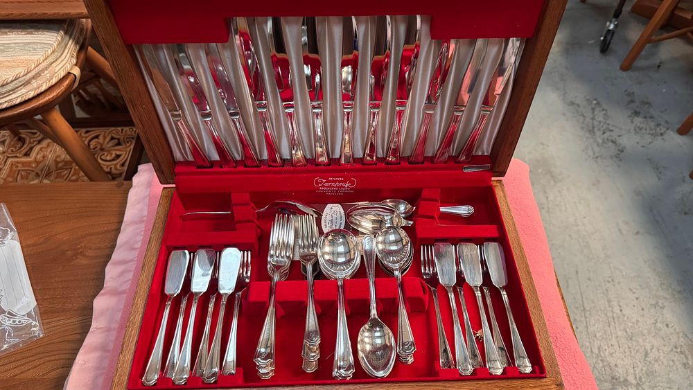 Lot 342: William Mappin and Son Insignia Plate Silver-Plated Canteen of Cutlery