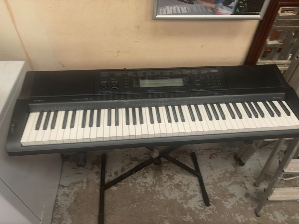 Lot 365: A Casio WK-500 76-Key Digital Workstation Keyboard with Stand and Accessories