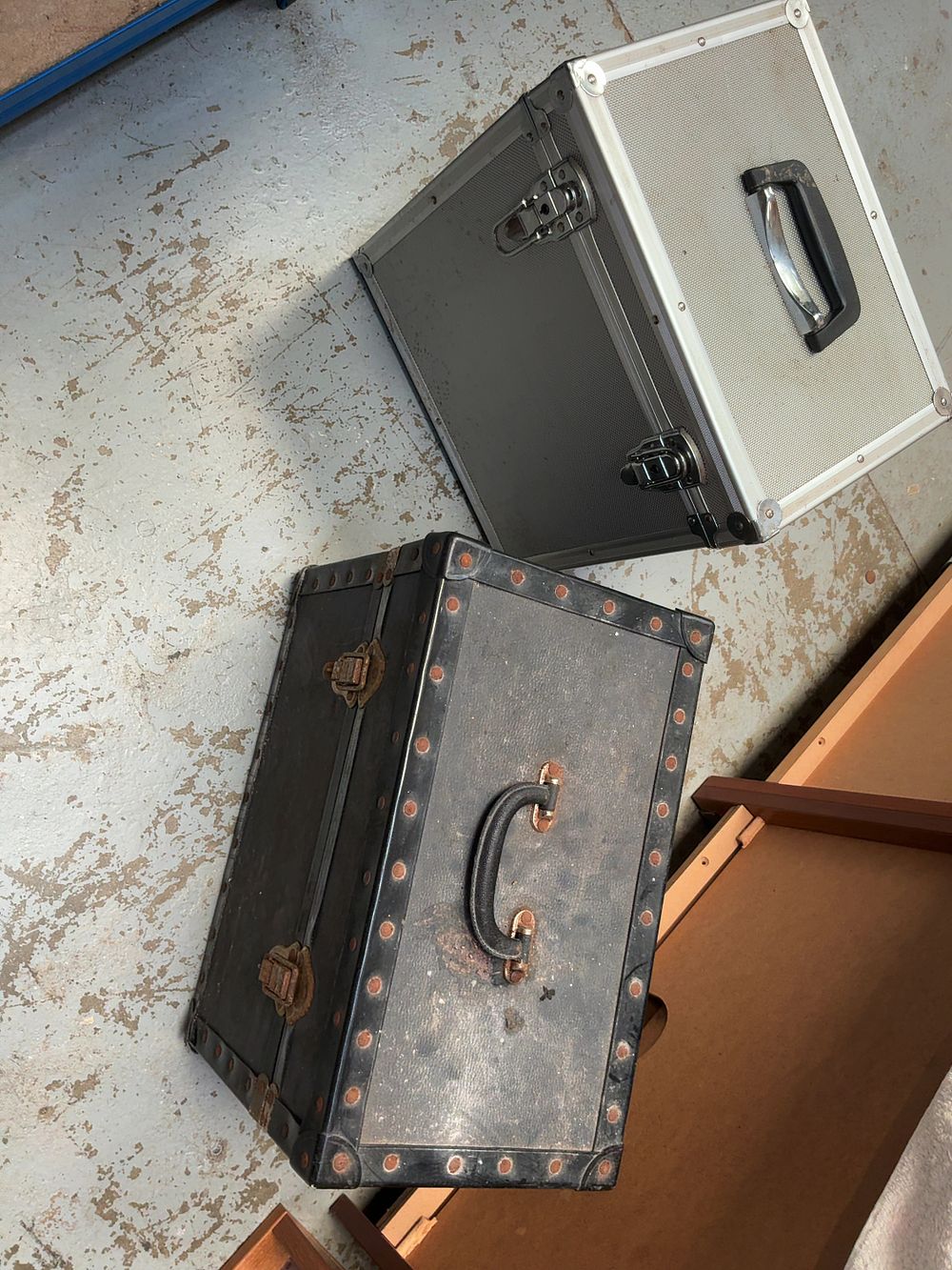 Lot 170: A Collection of Vinyl Records Housed in an Aluminium Flight Case and a Vintage Vulcanised Fibre Trunk