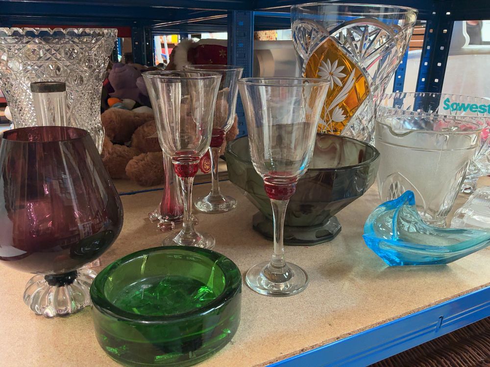 Lot 178: An Assortment of Decorative Cut, Coloured and Art Glassware