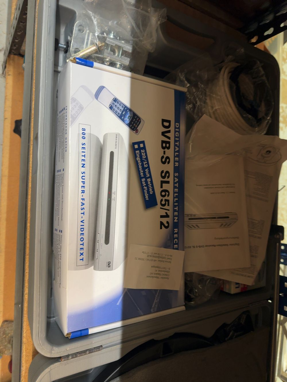 Lot 198: Comag DVB-S SL65/12 Digital Satellite Receiver Portable Kit and Accessories