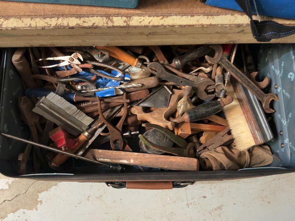 Lot 248: A Collection of Vintage Workshop Tools and Equipment Including a Metro Cantilever Toolbox and Cast Iron Bench Vice