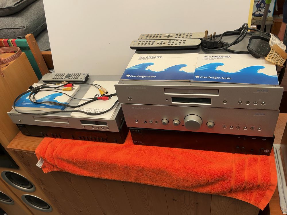 Lot 255: A Collection of Hi-Fi Audio Components by Cambridge Audio and Arcam