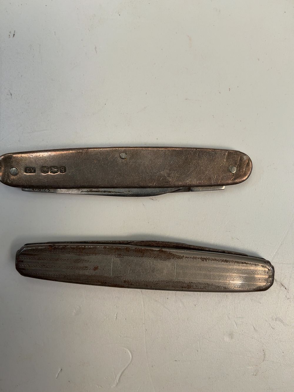 Lot 274: Two Early 20th Century Folding Pocket Knives including an Edwardian Sterling Silver Example