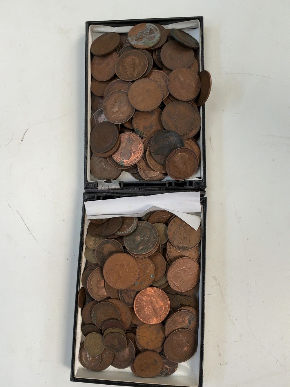 Lot 279: A Collection of UK Bronze Pennies and Halfpennies