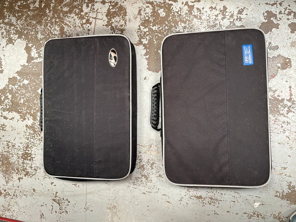 Lot 300: A Pair of Hyundai Branded Automotive Valeting Kits