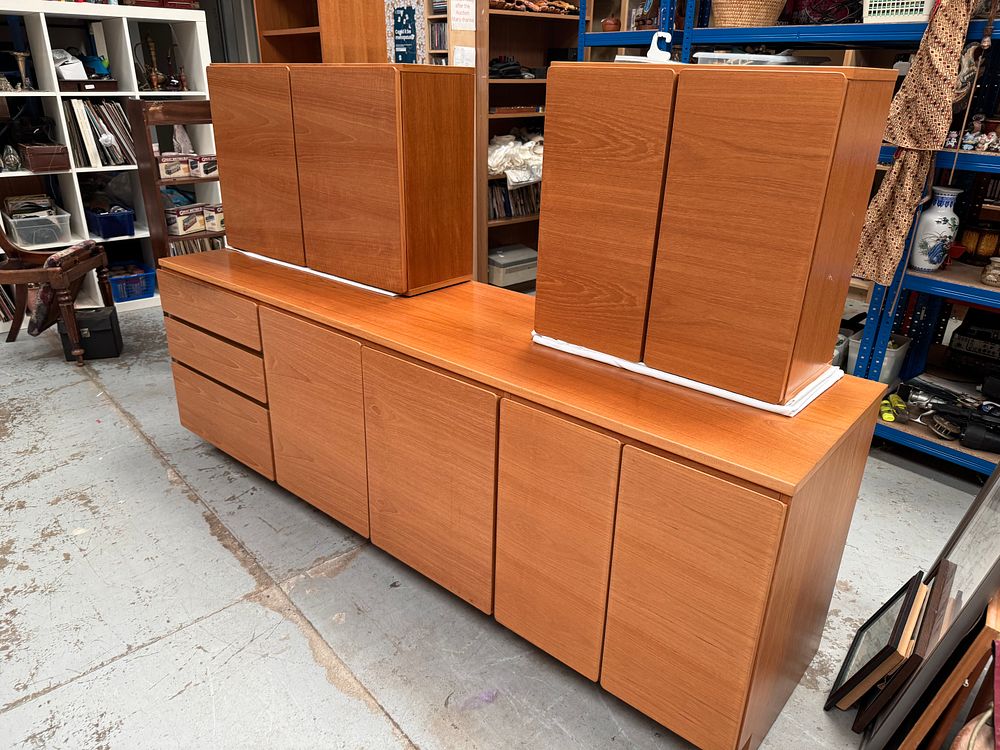 Lot 305: A Trio of Robert Heritage for Beaver and Tapley Tapley 33 Modular Furniture Pieces