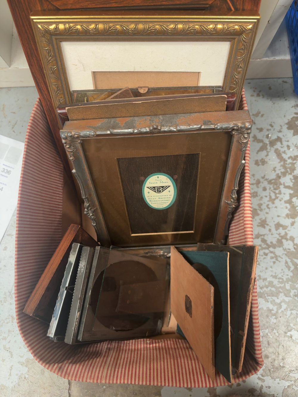 Lot 330: An Assortment of Antique and Vintage Picture and Photograph Frames