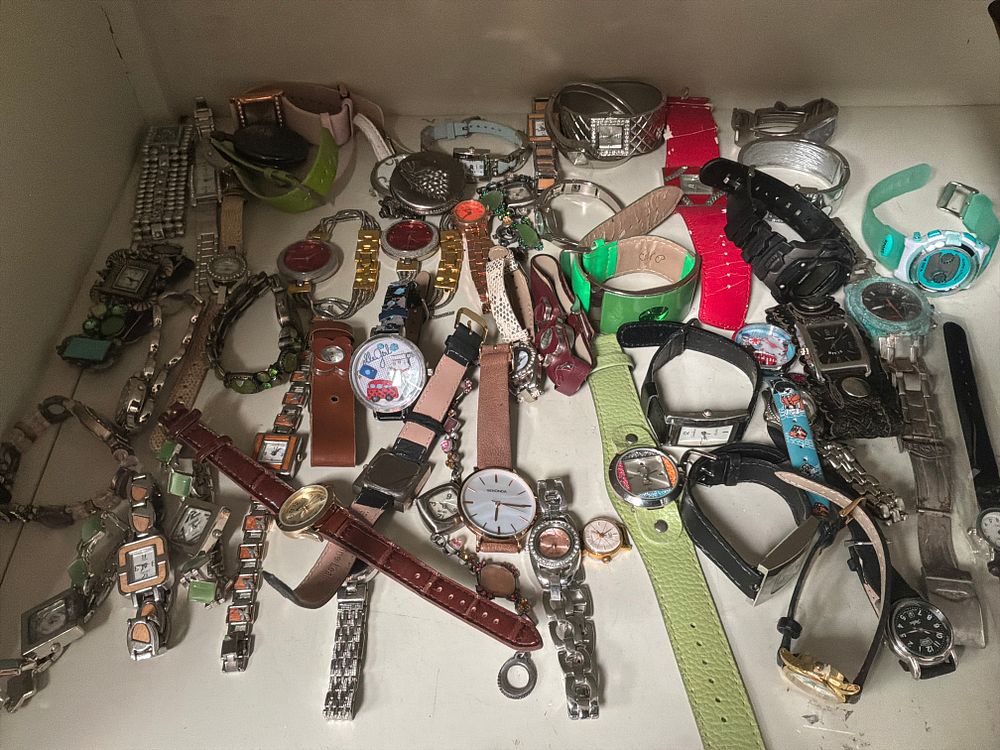 Lot 361: An Assortment of Fashion Wristwatches and Pocket Watches including Sekonda and Fossil