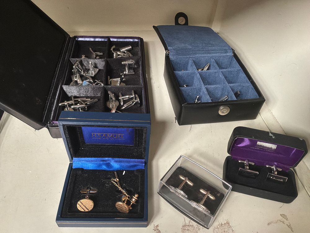 Lot 362: A Collection of Men's Jewellery and Dress Accessories including H. Samuel and Ashworth Examples