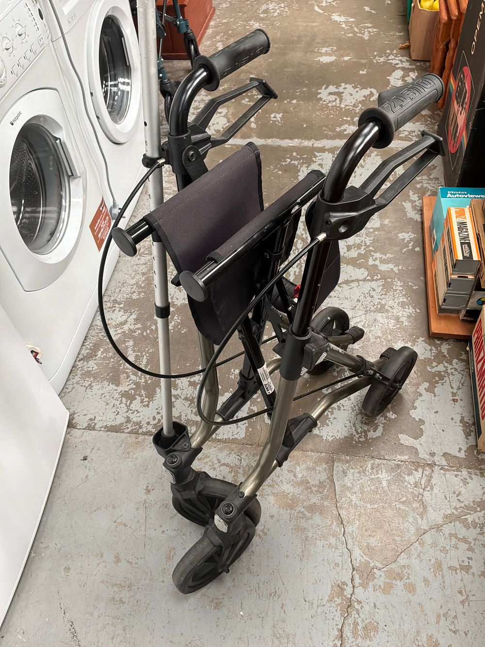 Lot 384: A Dietz Taima M GT Folding Rollator Mobility Walker