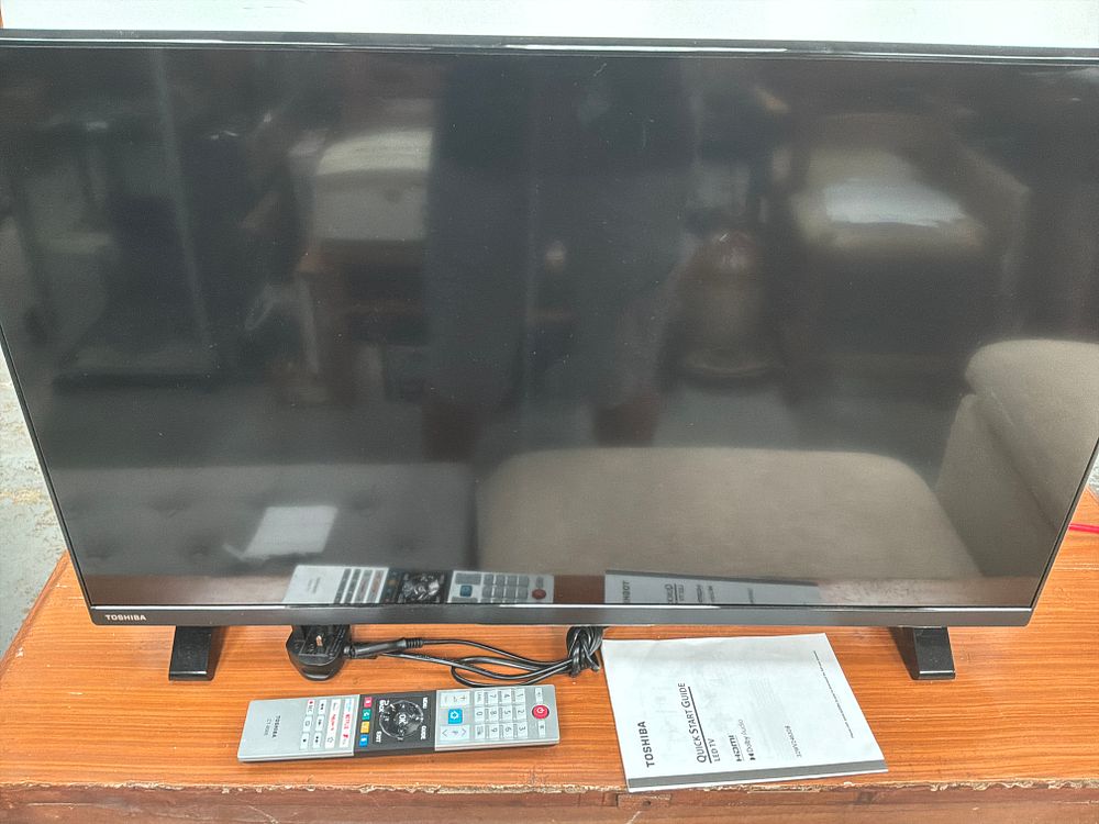 Lot 389: Toshiba 32-inch Model 32WV2463DB LED Smart Television