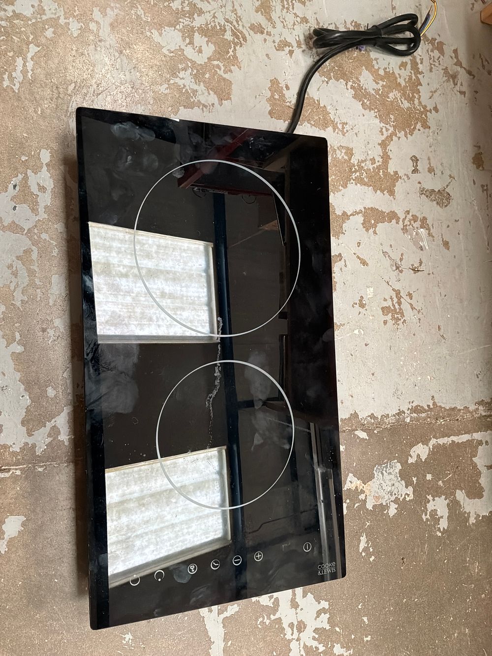 Lot 398: Cooke and Lewis CLCER30a Built-in Two Zone Ceramic Electric Hob