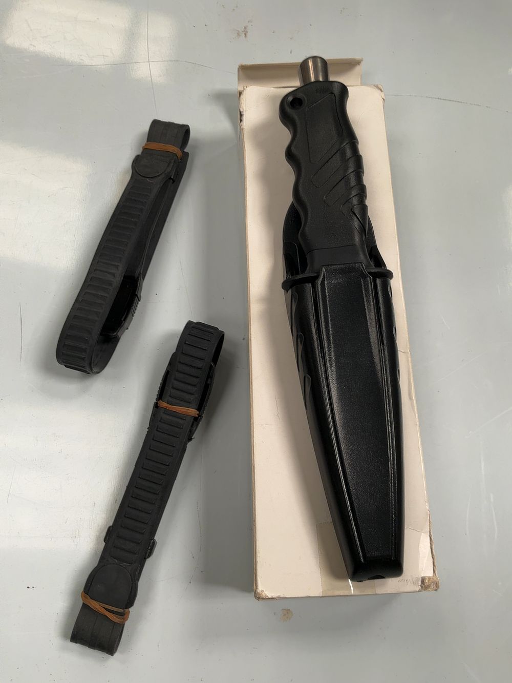 Lot 80: Northern Diver Beta Professional Diving Knife with Original Box and Straps