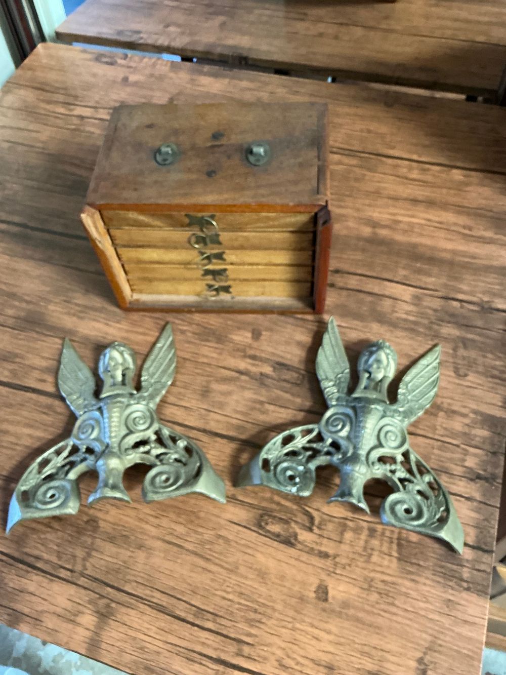 Lot 459: A Vintage Chinese Bone and Bamboo Mahjong Set and a Pair of Decorative Cast Metal Mounts