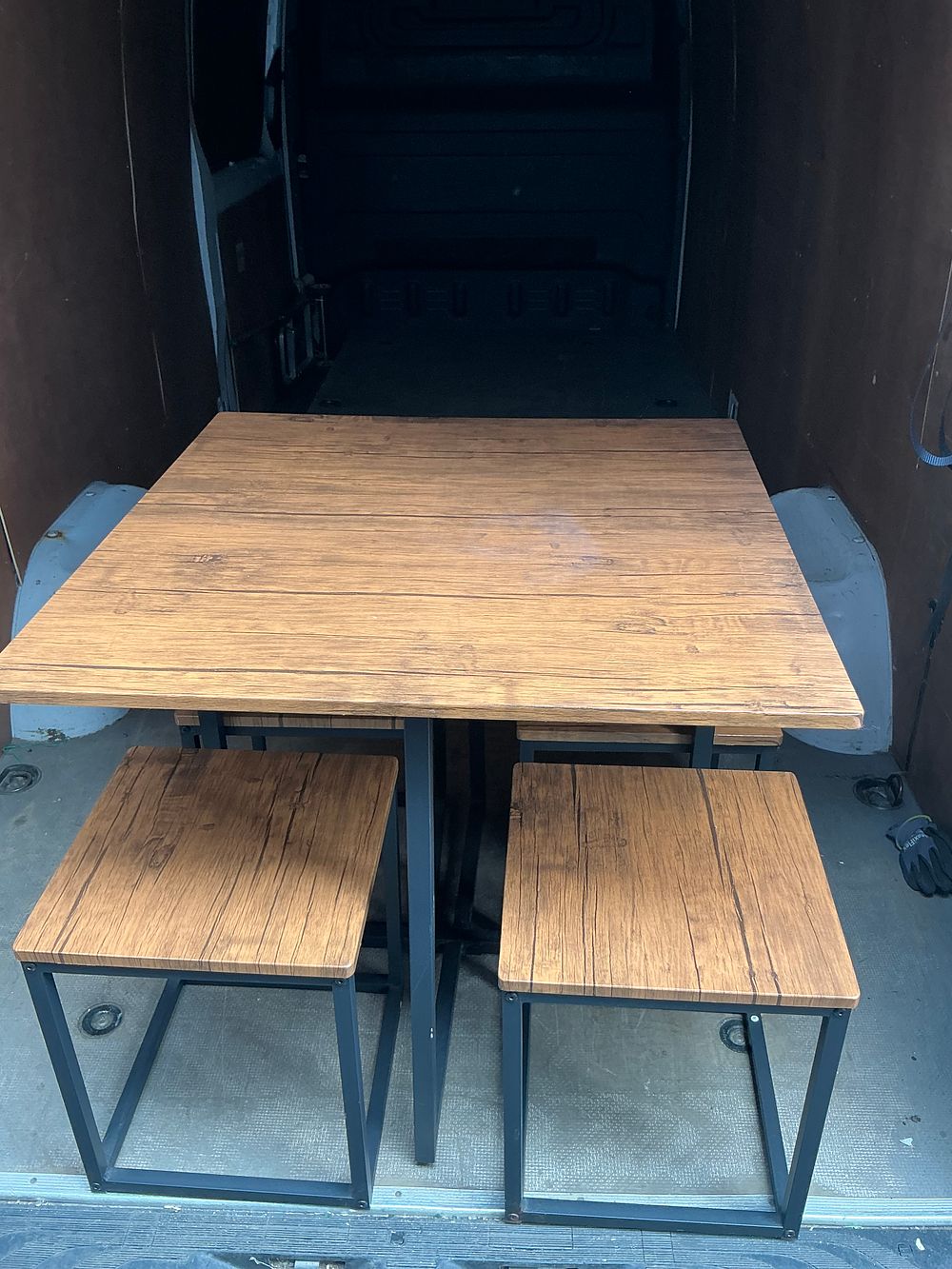 Lot 468: A Set of Contemporary Industrial Style Breakfast Bar Furniture