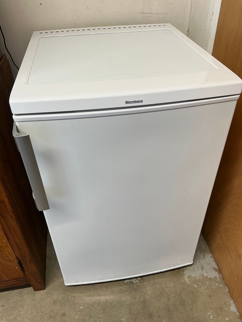 Lot 471: Blomberg FNE 1531P Under-Counter Frost-Free Upright Freezer
