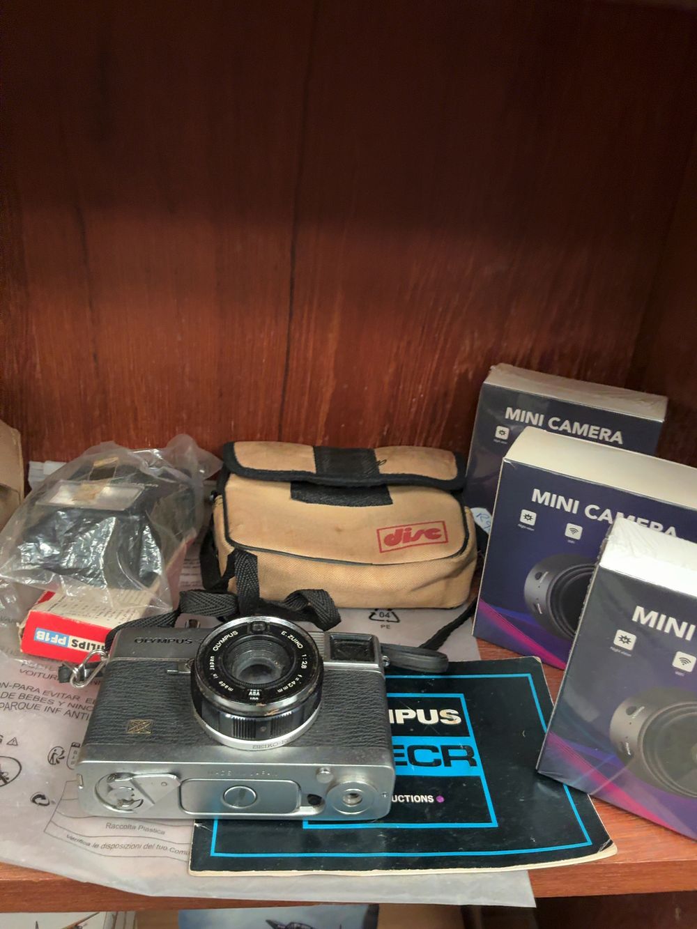 Lot 95: A Collection of Photographic Equipment featuring an Olympus 35 ECR 35mm Film Camera