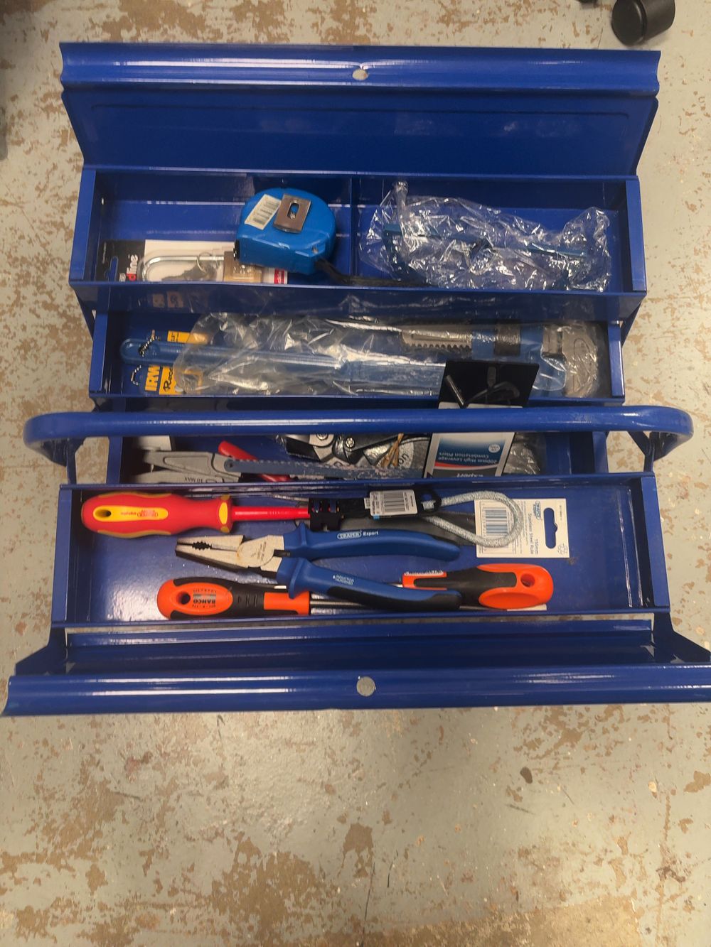 Lot 150: A Collection of Hand Tools and a Blue Metal Cantilever Toolbox
