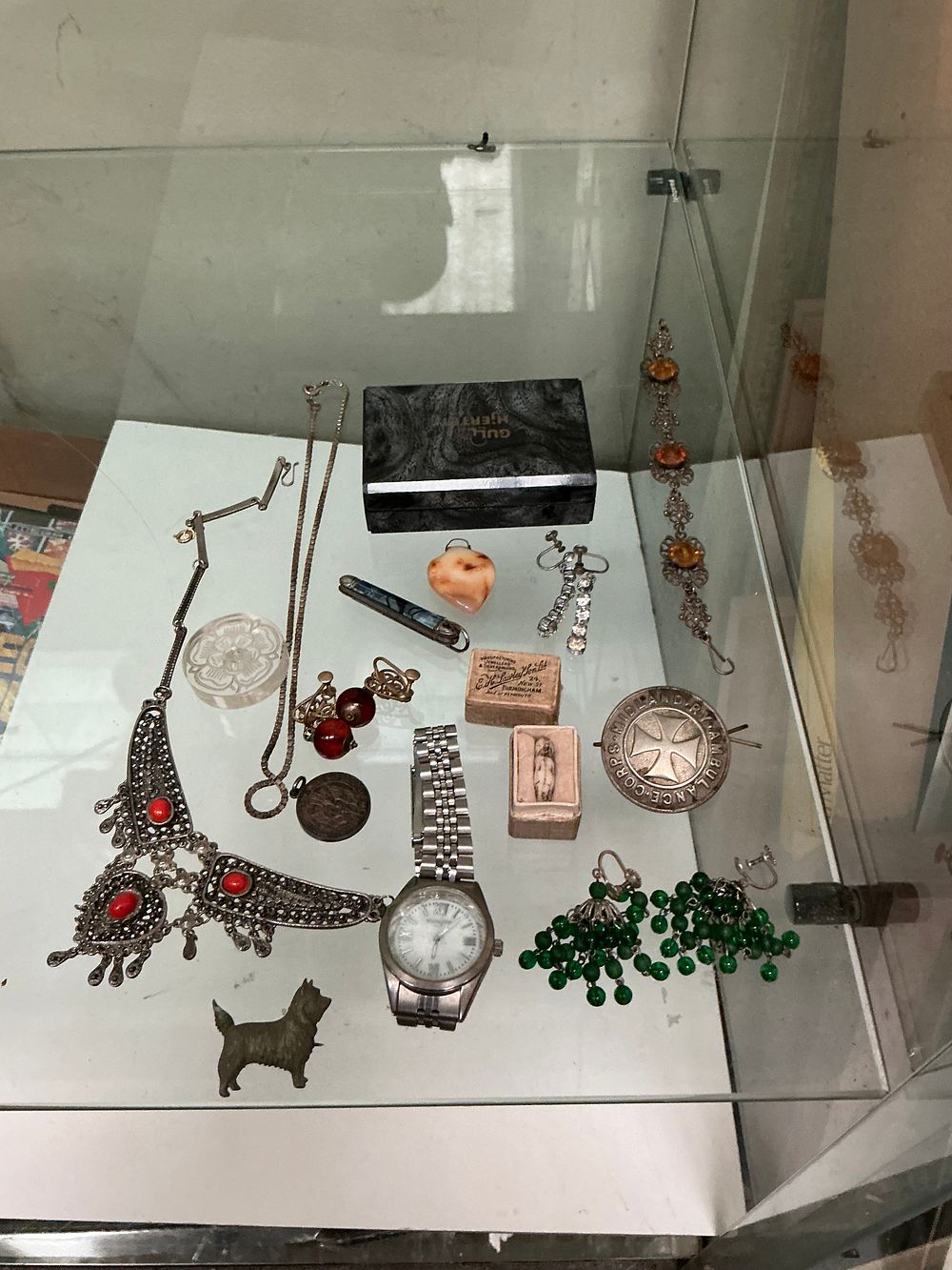Lot 169: A Collection of Vintage Costume Jewellery, Watches, and Collectibles
