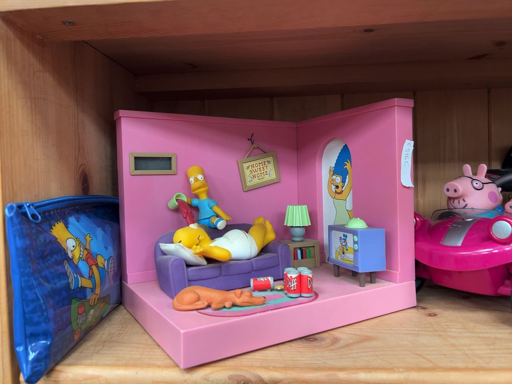 Lot 182: A Collection of Character Toys including a JAKKS Pacific The Simpsons Living Room Diorama