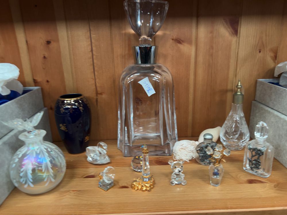 Lot 189: A Collection of Decorative Glassware and Crystal including a Daum France Cognac Delamain Decanter