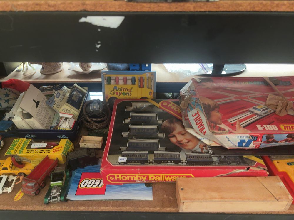 Lot 248: A Collection of Vintage Toys including Hornby Railways, Matchbox, and LEGO