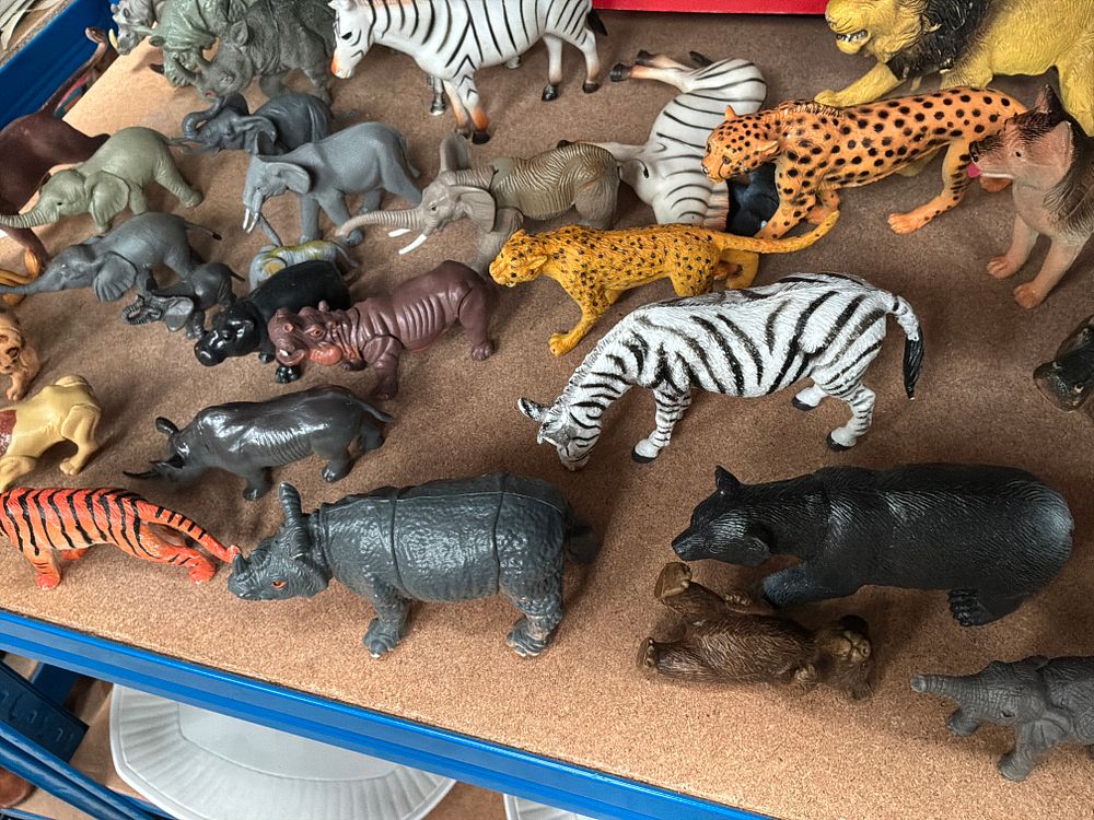 Lot 290: A Collection of approximately 40 Assorted Safari and Zoo Animal Figurines