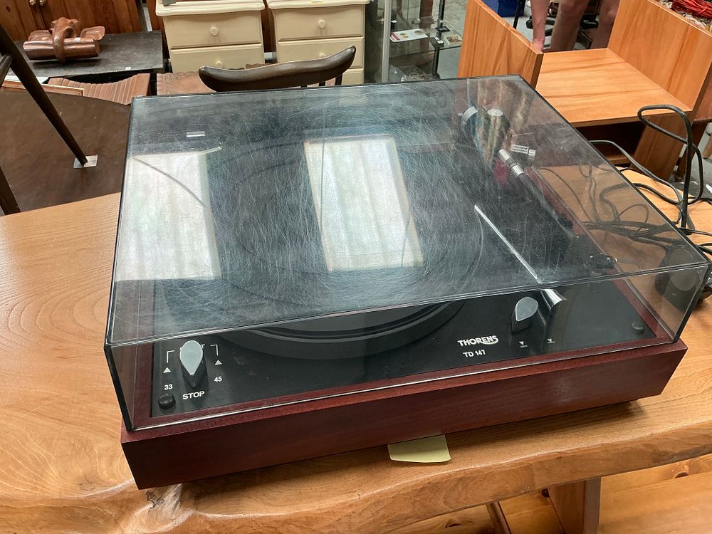 Lot 457: Thorens TD 147 Belt-Drive Turntable