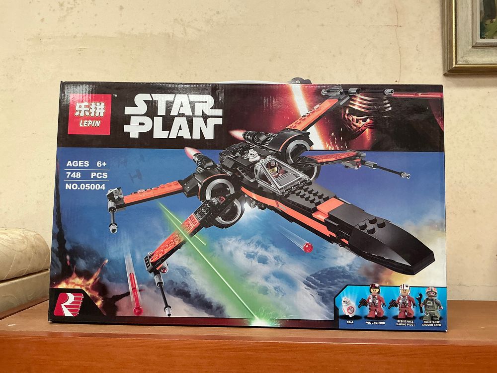 Lot 487: Lepin Star Plan Model 05004 Poe's X-Wing Fighter Building Block Set