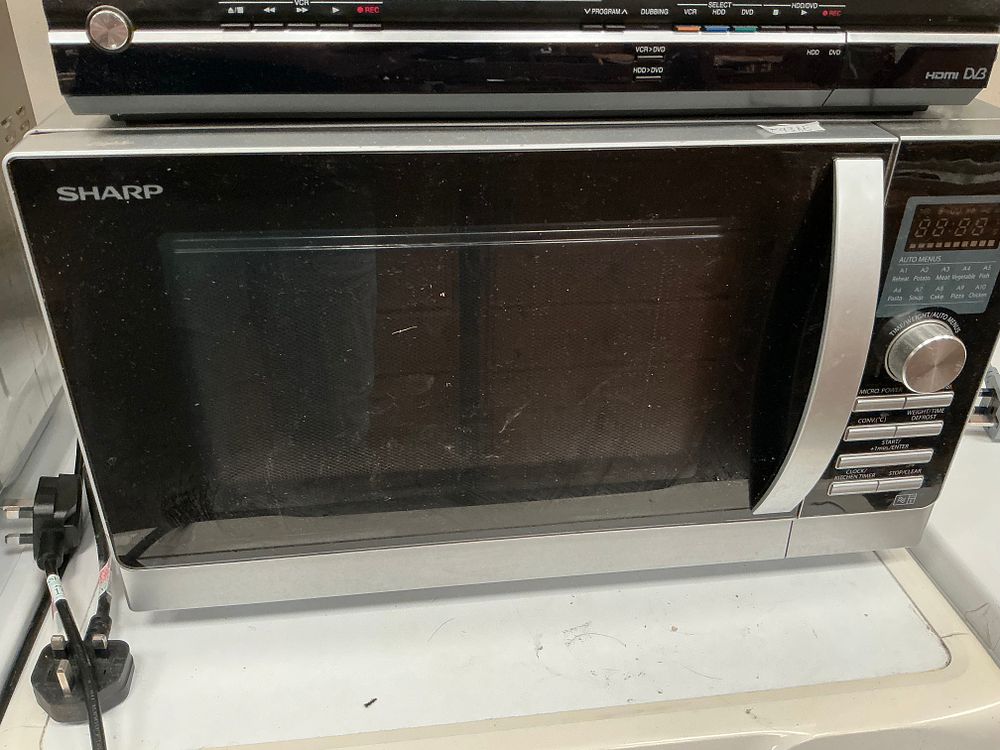 Lot 501: Sharp R-842SLM 900W Combination Microwave Oven with Grill and Convection