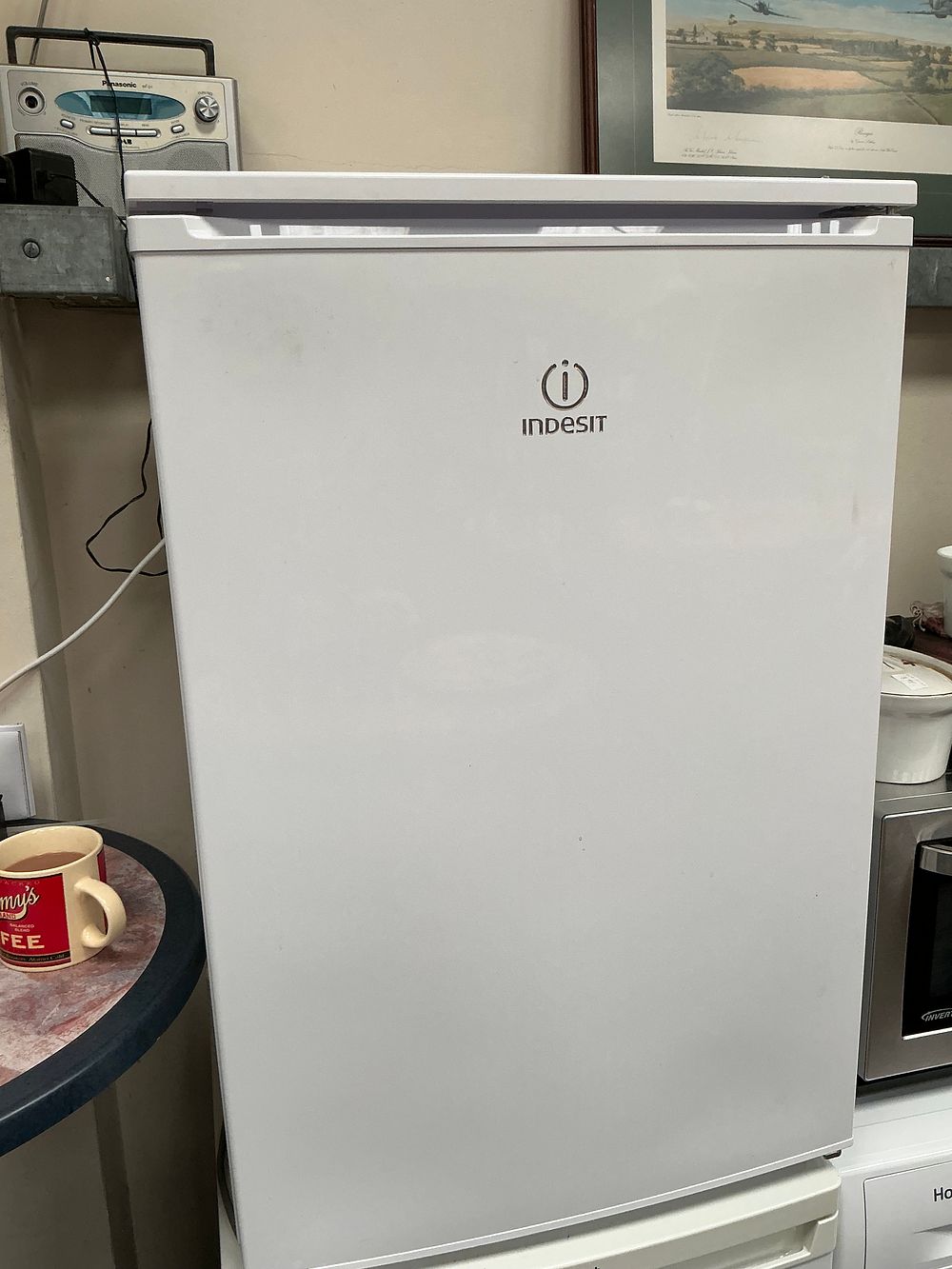 Lot 507: Indesit I55ZM1110W1 White Freestanding Under Counter Freezer