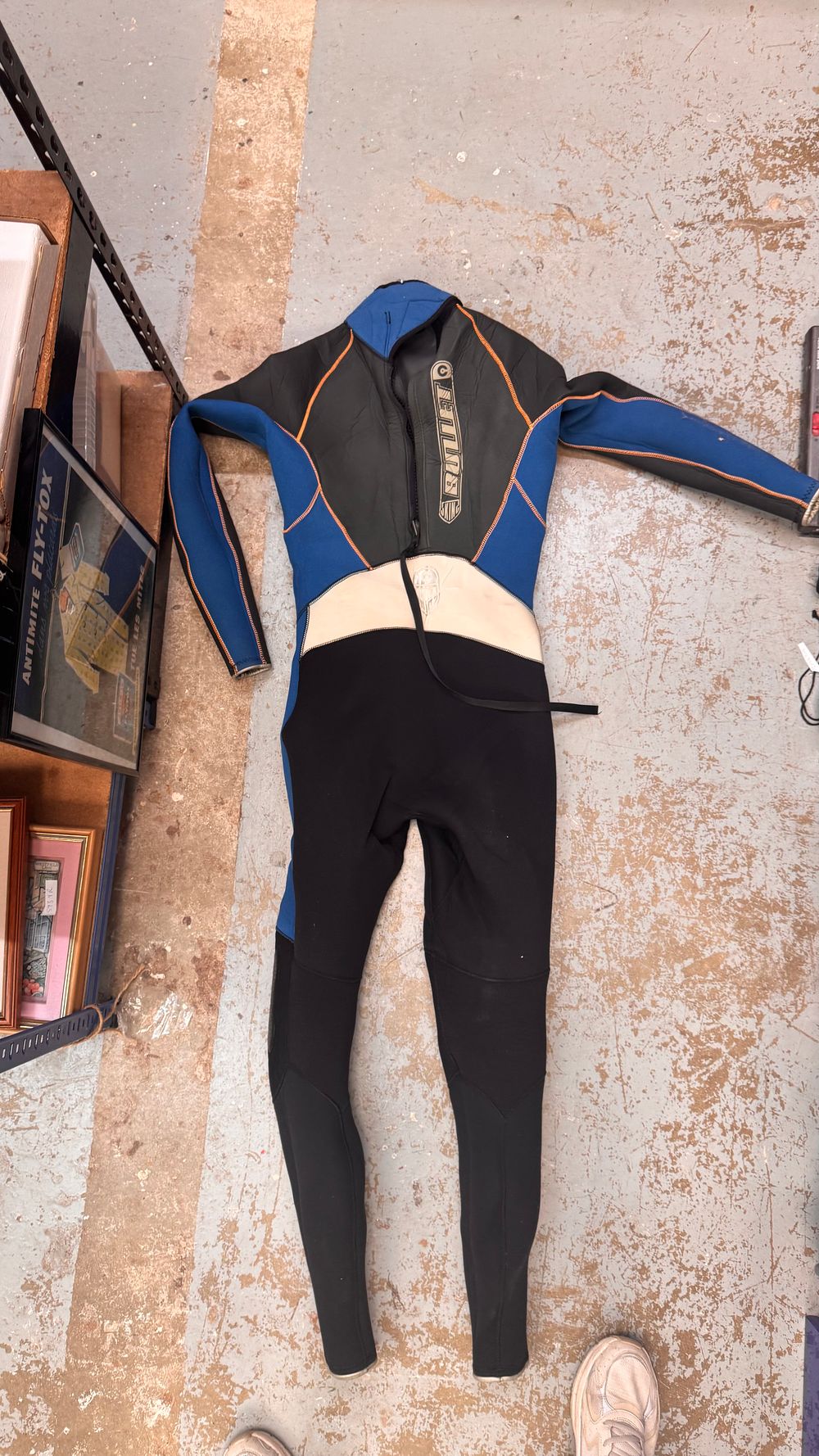 Lot 98: Bullet Wetsuits and Flippersa