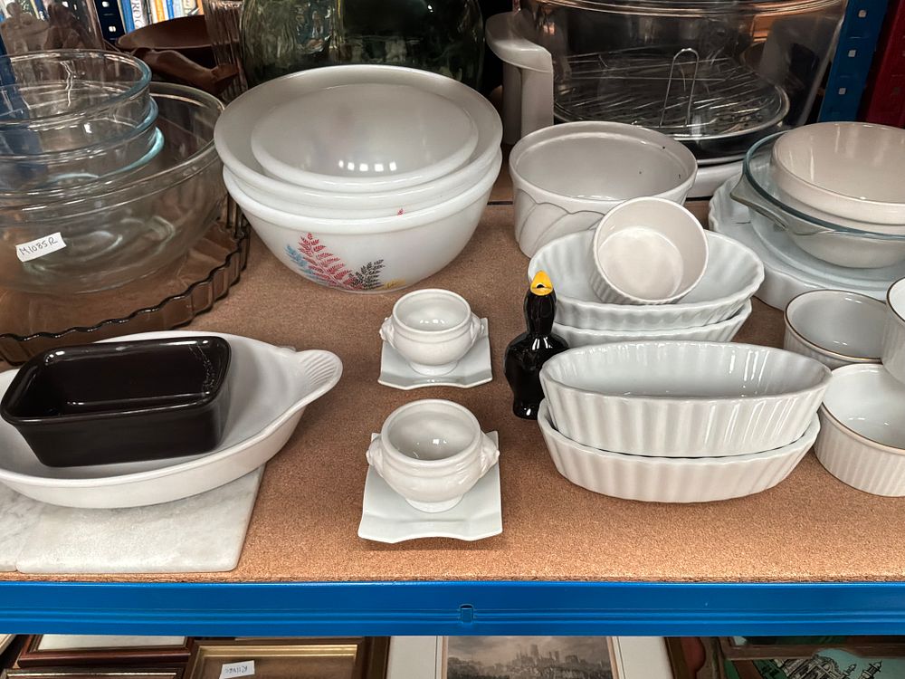 Lot 189: A Collection of Vintage Kitchenware Including Royal Worcester Oven to Table Ware, JAJ Pyrex, and CorningWare French White