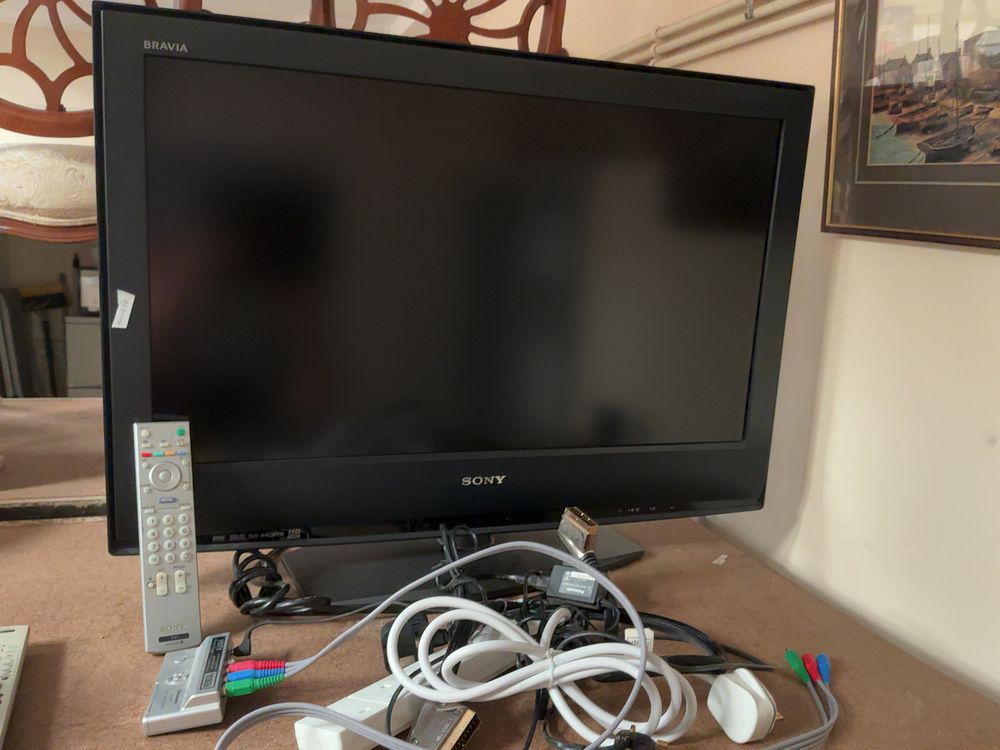 Lot 200: Sony Bravia KDL-32S2030 32-Inch LCD Television and Accessories