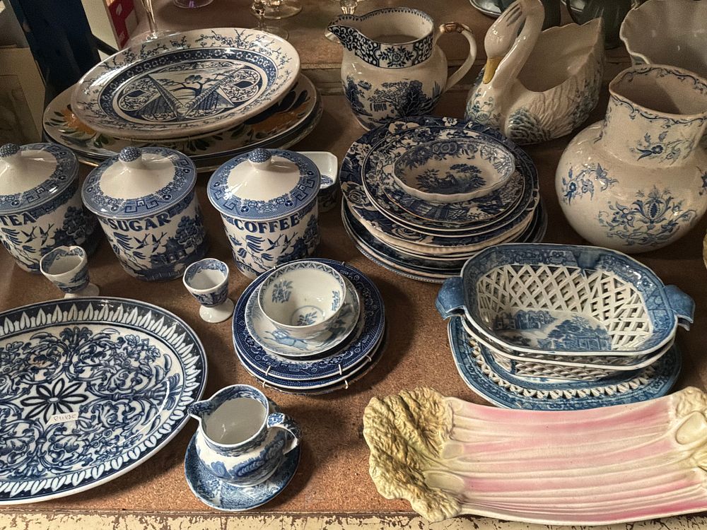 Lot 203: An Assortment of Blue and White Ceramics Including Spode and Villeroy and Boch