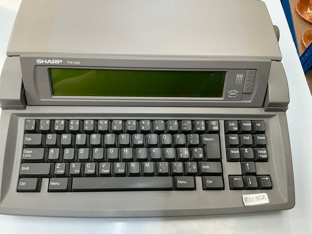 Lot 237: Sharp Font Writer FW-560 UM Electronic Personal Word Processor