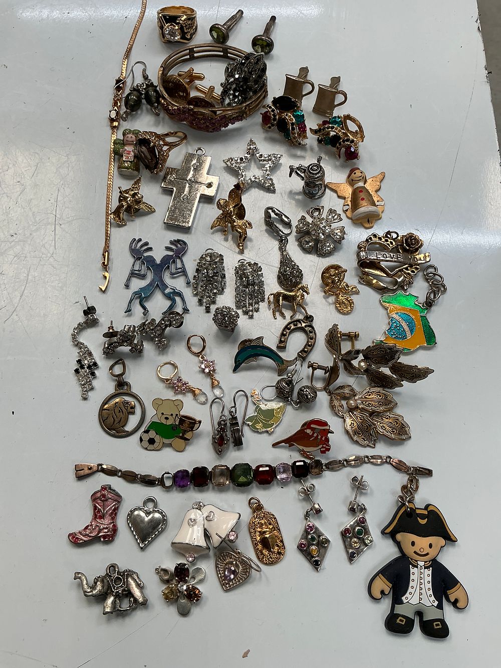 Lot 243: A Collection of Vintage Costume Jewellery, Charms, and Novelty Collectibles