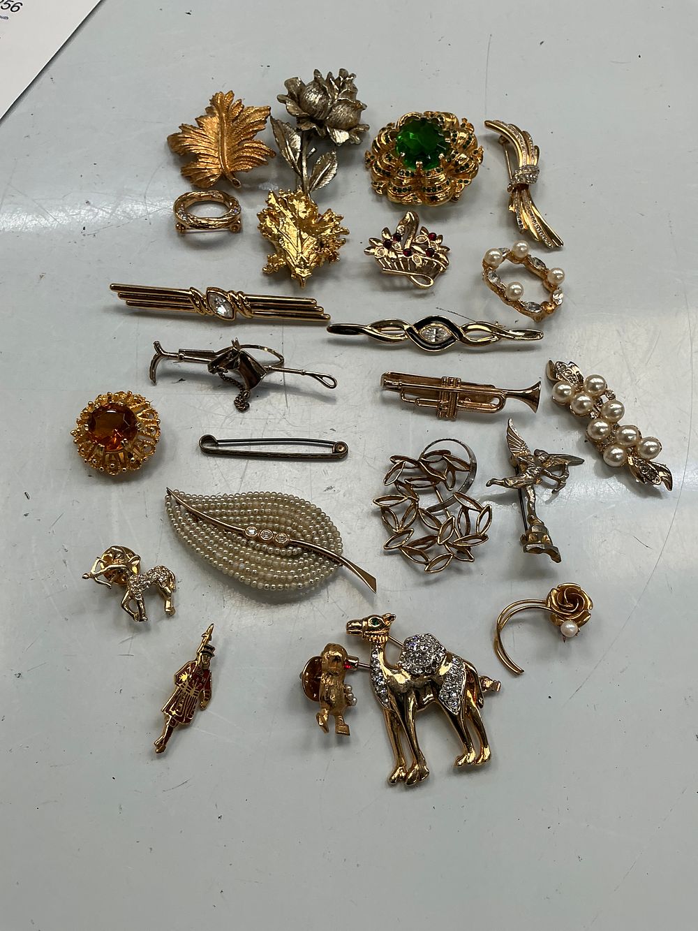 Lot 255: A Collection of Vintage Costume Jewellery Brooches and Pins