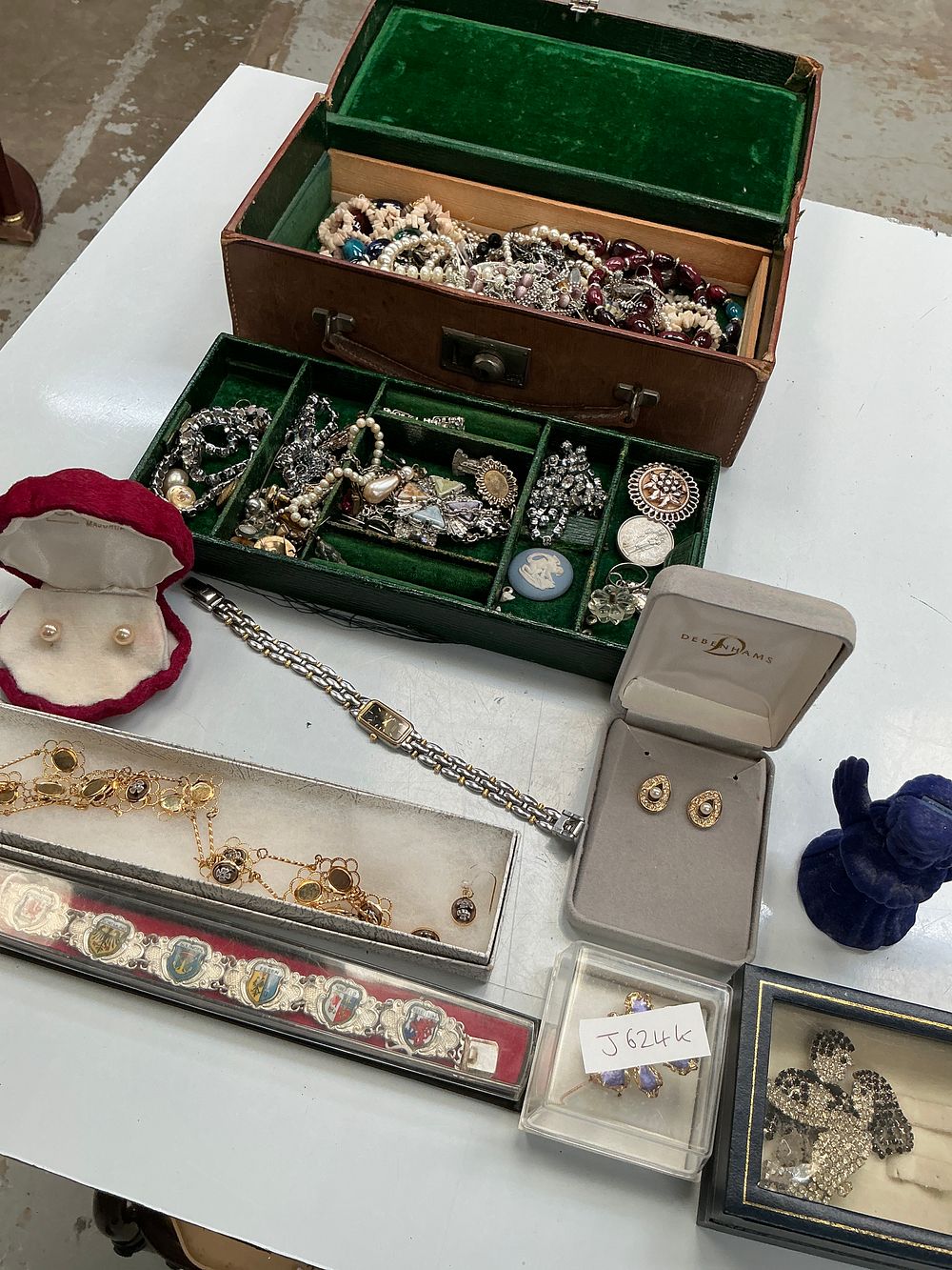 Lot 256: A Collection of Vintage Costume Jewellery, a Citizen Quartz Wristwatch, and a British-Marked Jewellery Case
