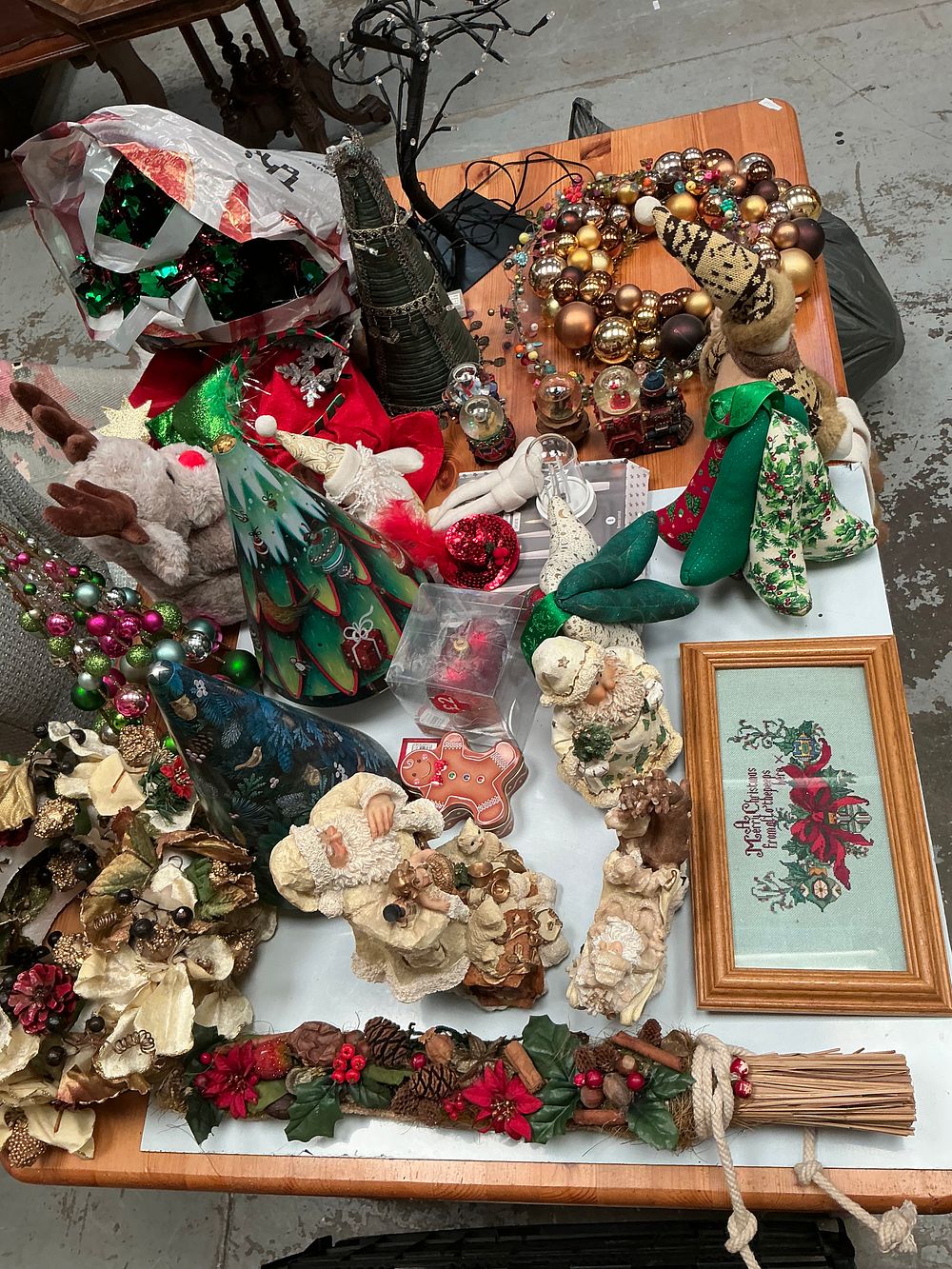 Lot 301: An Assortment of Contemporary Christmas Decorations and Festive Home Accents