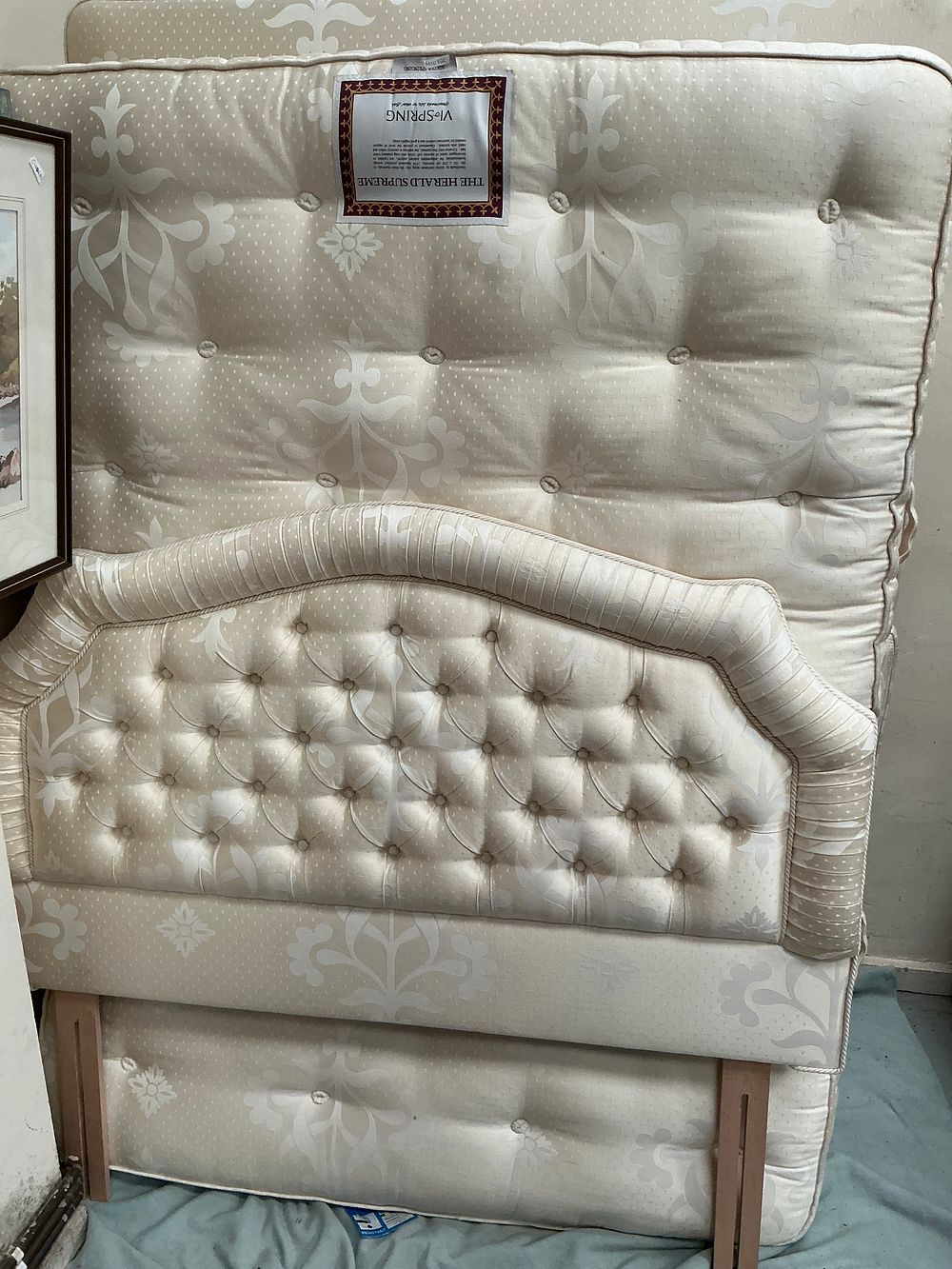 Lot 314: A Vispring The Herald Supreme Doulbe Divan Bed Set