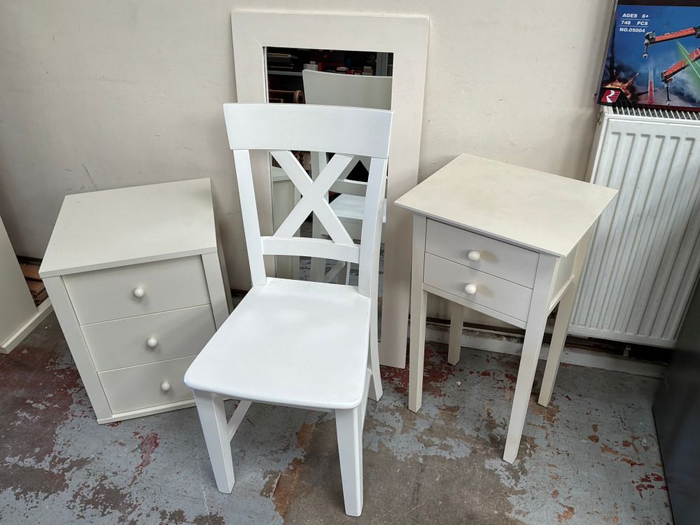 Lot 366: A Group of Contemporary White Painted Furniture