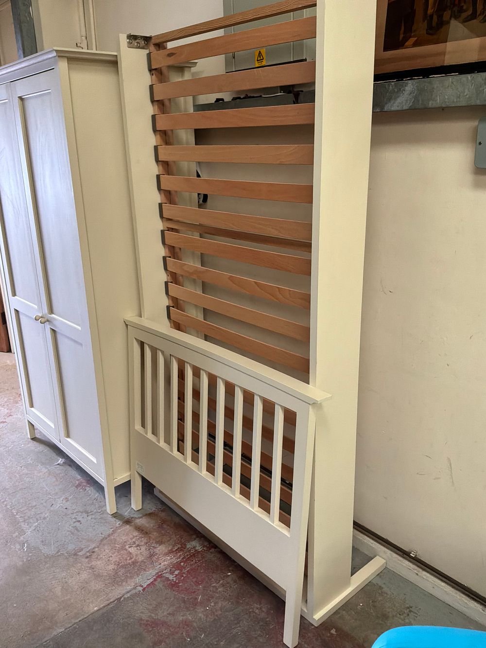 Lot 368: A Contemporary Cream Painted Single Daybed Frame