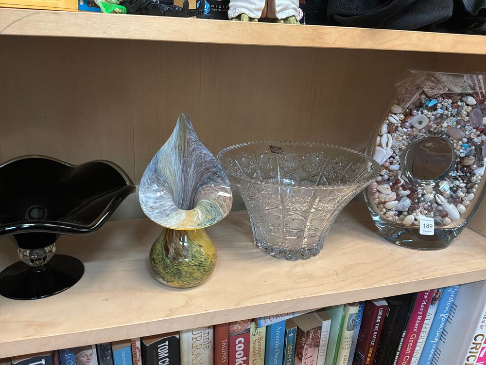 Lot 189: An Assortment of Decorative Glassware including a Kristal Samobor Cut Crystal Bowl