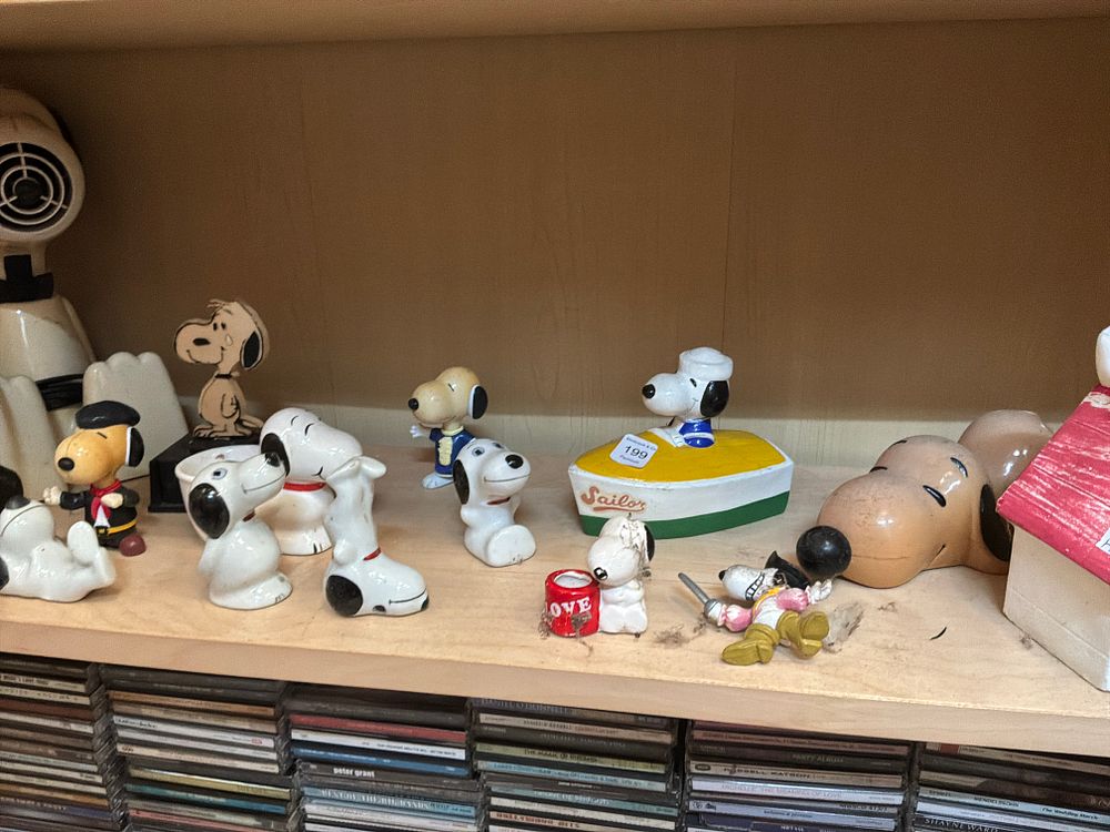 Lot 199: A Collection of Snoopy style Plastic and Ceramic Items Including a Desk Fan and a Money Box