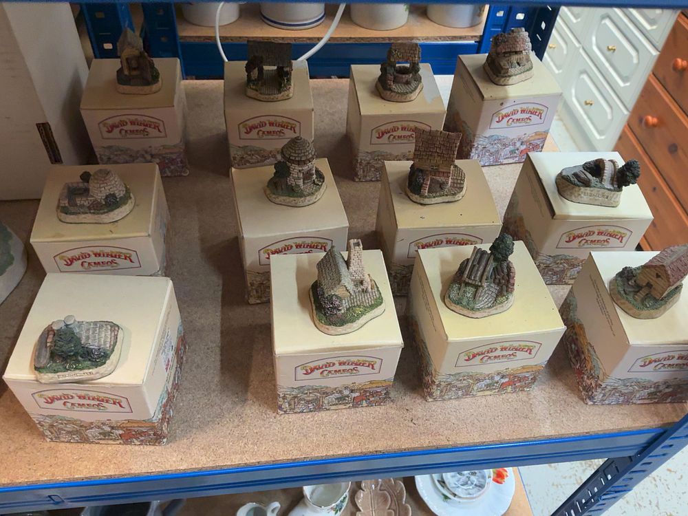 Lot 217: A Collection of Twelve David Winter Cameos Plaster Architectural Models with Display Base and Presentation Boxes