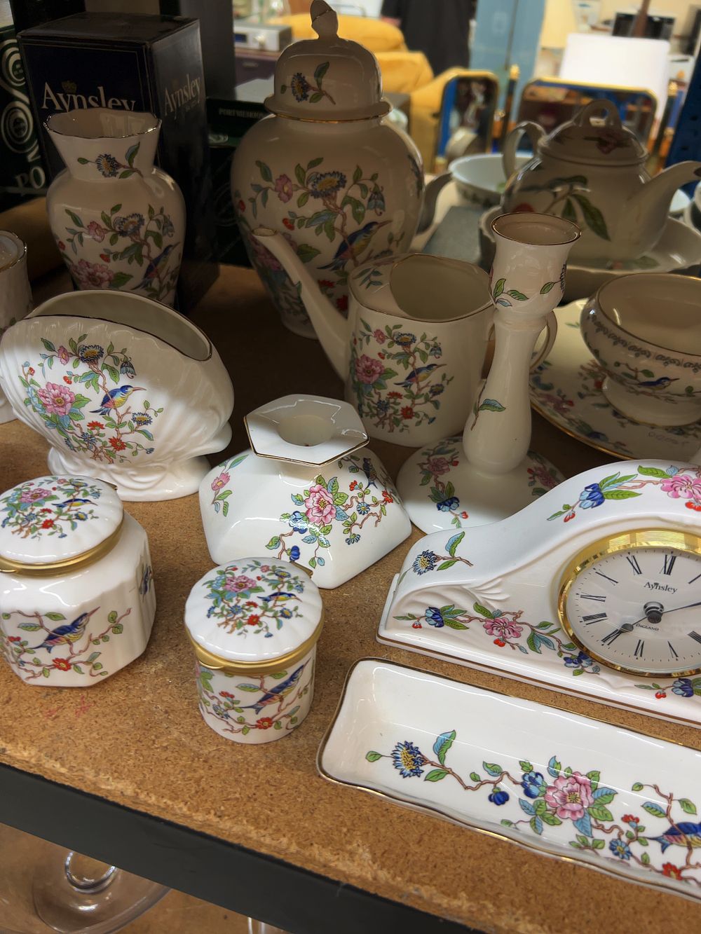 Lot 237: A Collection of Aynsley Fine Bone China Tableware and Ornaments in the Pembroke Pattern